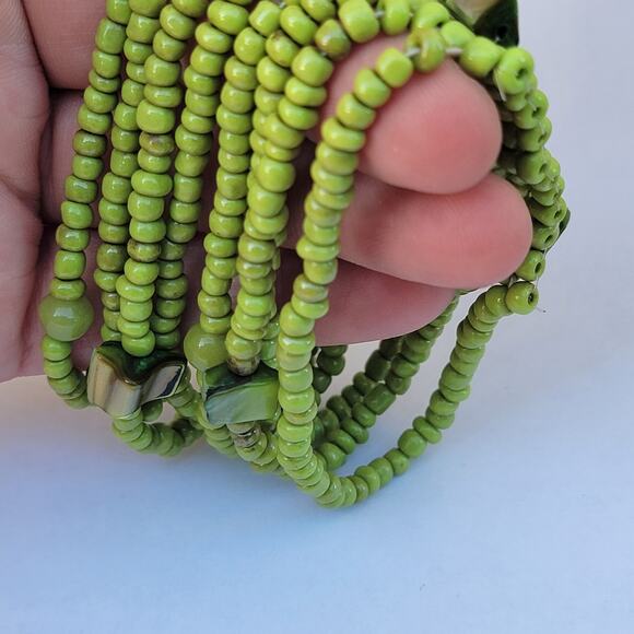 Vintage green beaded cuff bracelet boho seed beads shell toggle 1970s - Picture 4 of 10